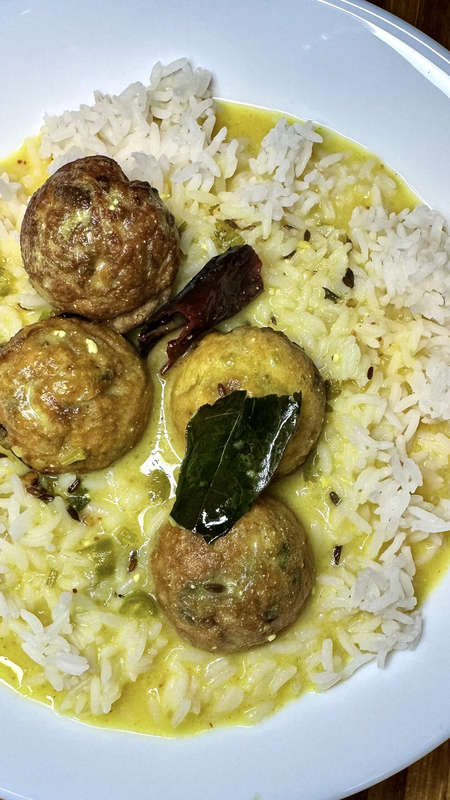 Gujarati Kadhi & Pakoda