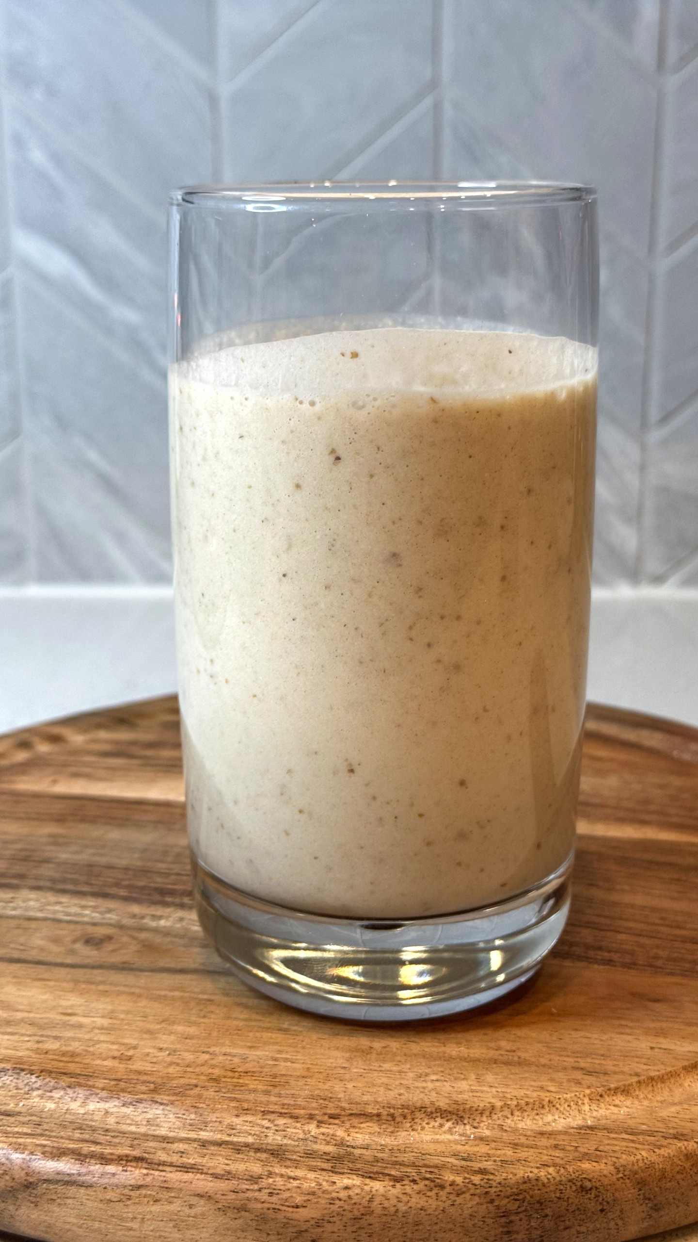 Nuts and seeds smoothie made with pumpkin seeds, sunflower seeds, nuts, makhana, oats, and date